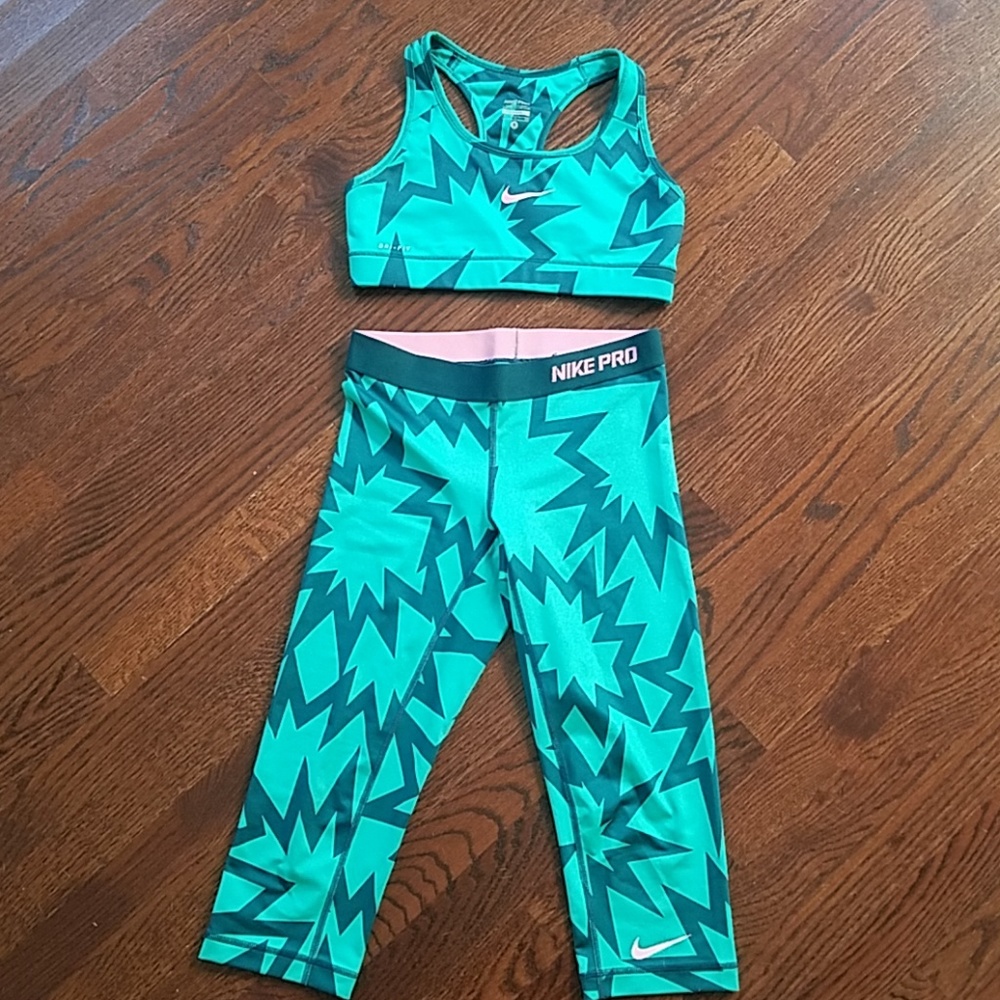 Nike Pro Capri Leggings and Sports bra Set